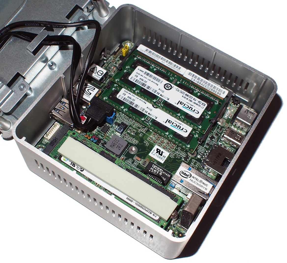 Intel Broadwell NUC NUC5i7RYH With Iris Graphics Mini-PC Review