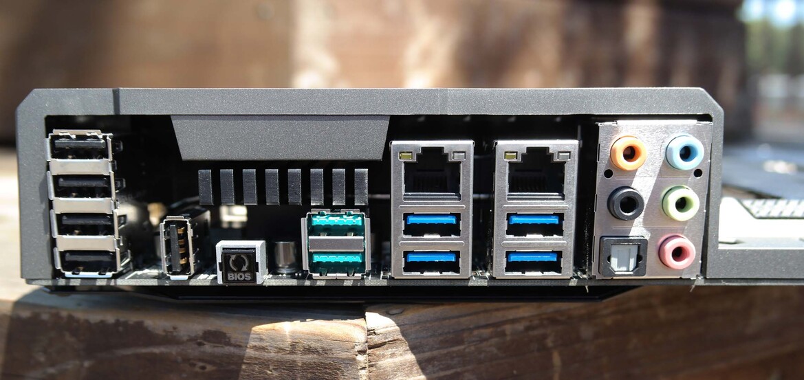ASUS Sabertooth X99 TUF Review: USB 3.1 Tested