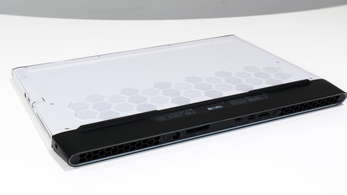 Alienware m15 R2 Review: Beautiful OLED, Beastly Performance