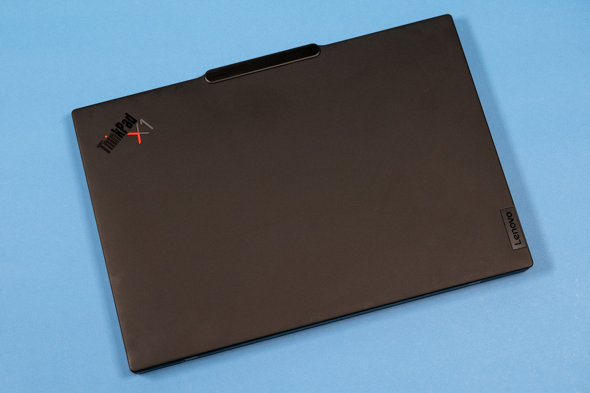 Lenovo ThinkPad X1 Carbon Gen 13 Aura Edition Review: Featherweight Elegance