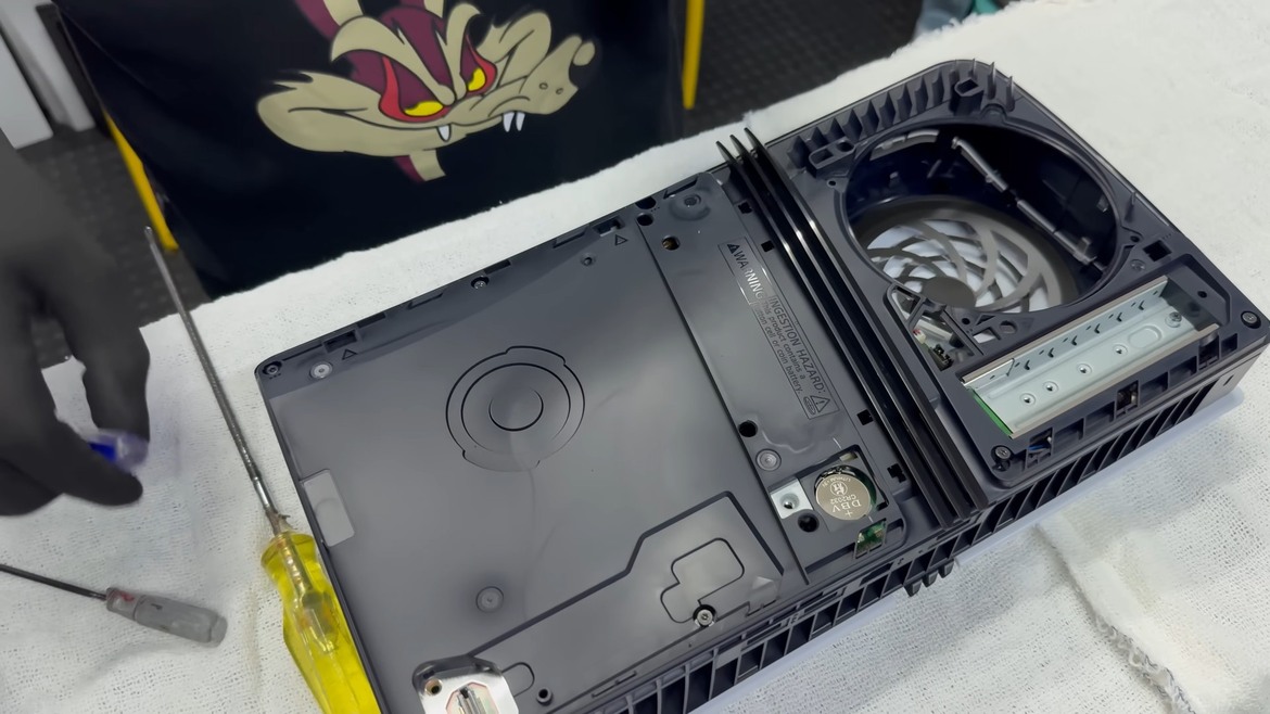 PS5 Pro Specs Revealed As Teardown Shows Improved Repairability